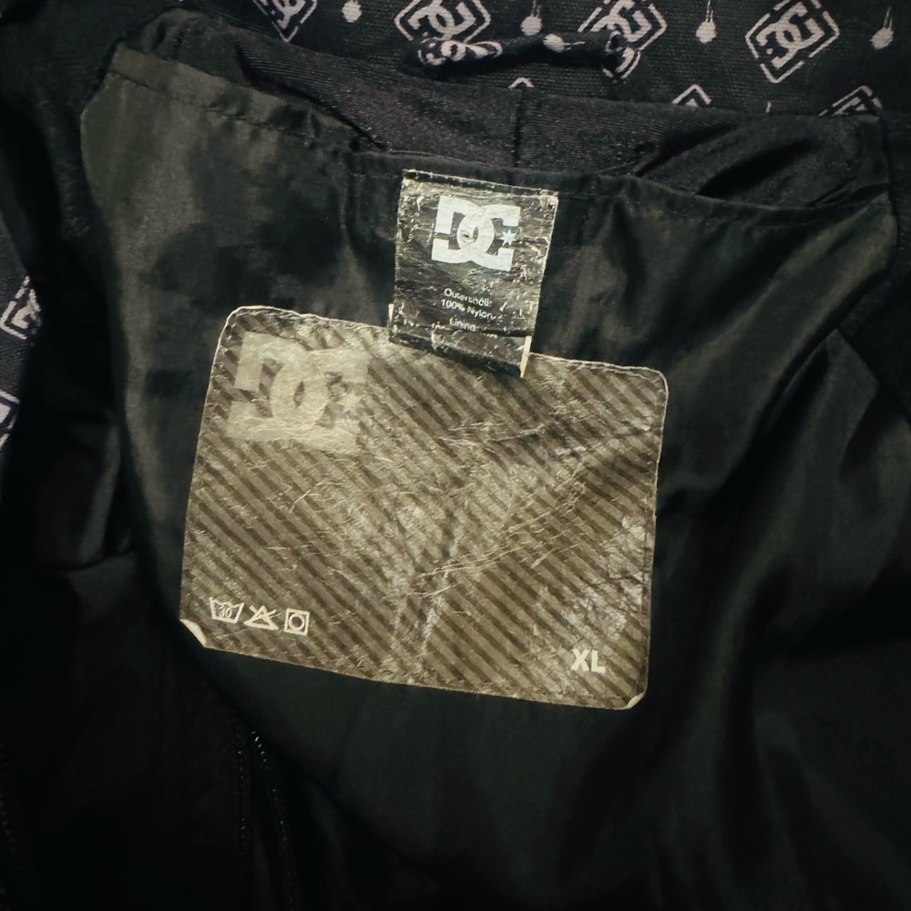 DC Black and Gray Patterned Jacket - image 3